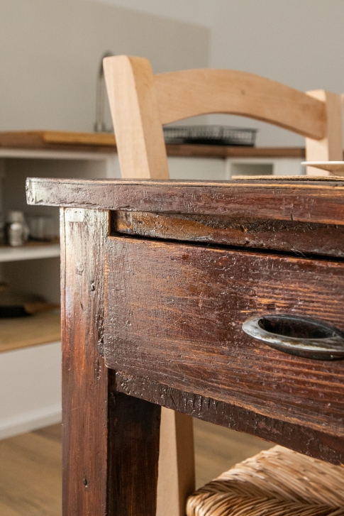 Vintage-table-house
