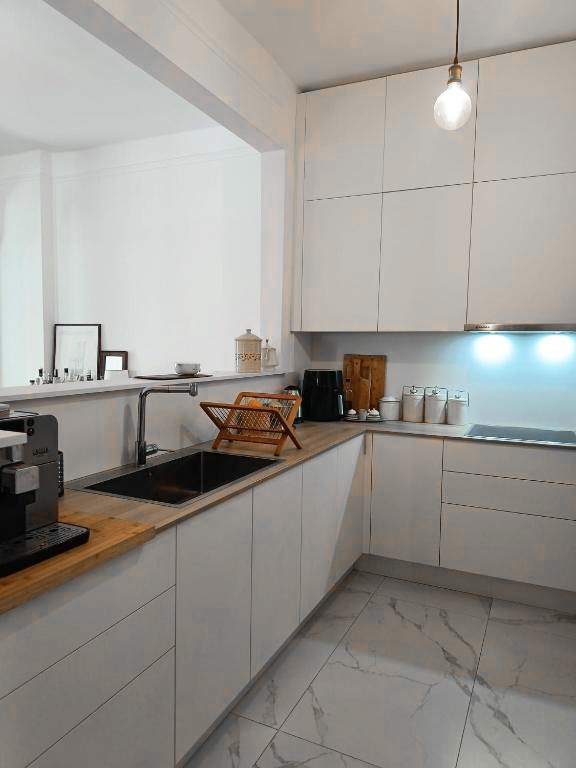 House 3 image